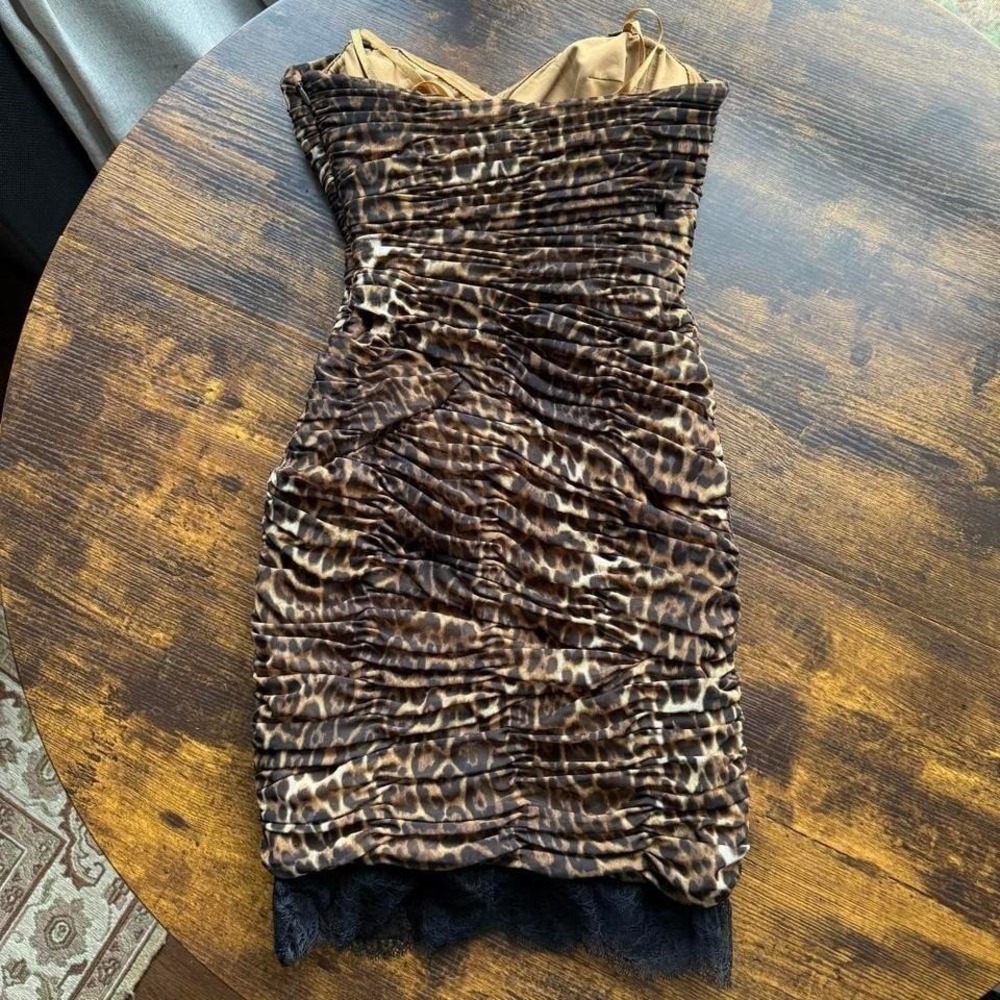 BCBGMAXAZRIA Leopard Print Ruched Strapless Bodycon Dress Size M - Picture 3 of 7